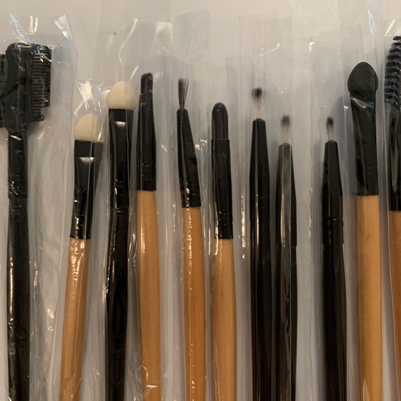 Other - 🎉🎉HOST PICK🎉🎉 17 Eye makeup brushes